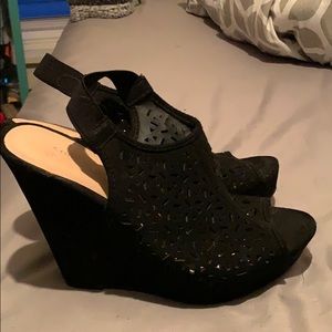 Black wedges